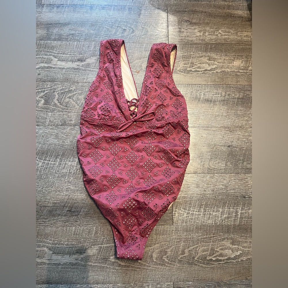 NWT A Pea in a Pod Eyelet Lace Maternity One Piece